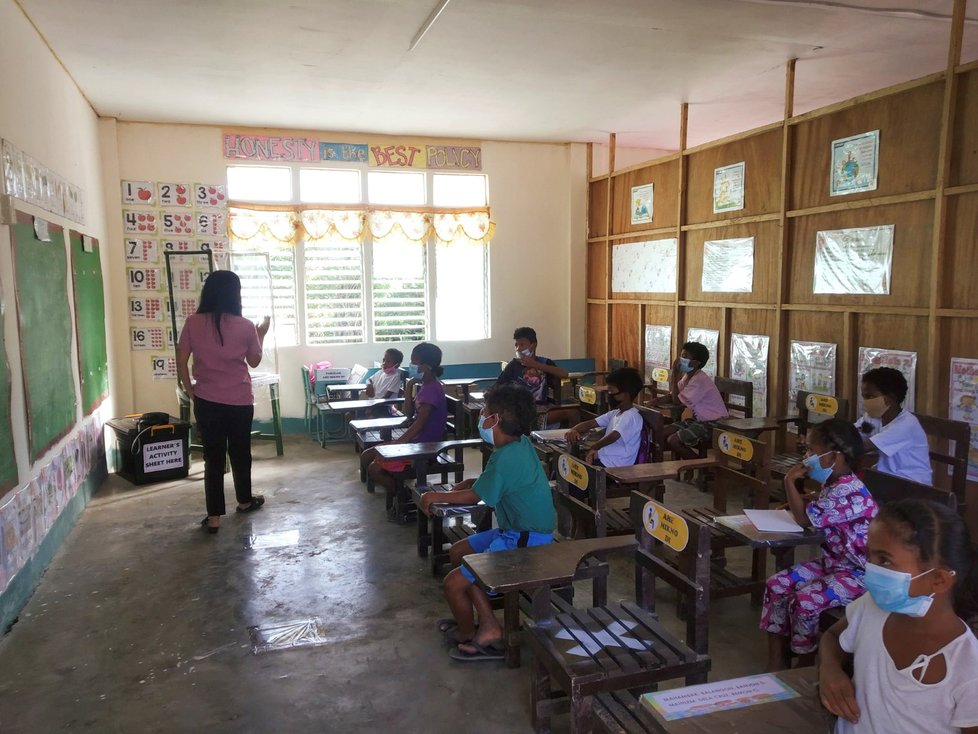 Filipíny znovu otevírají školy, pandemie koronaviru ale stále neustupuje