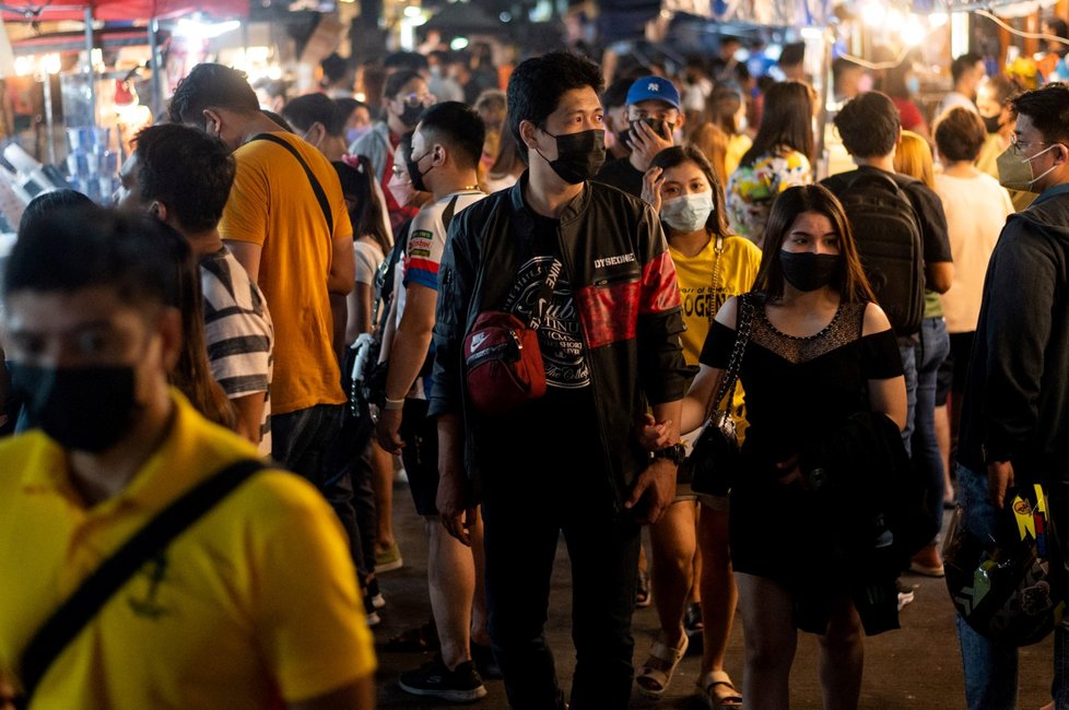 Filipíny rozvolňují protipandemická opatření.