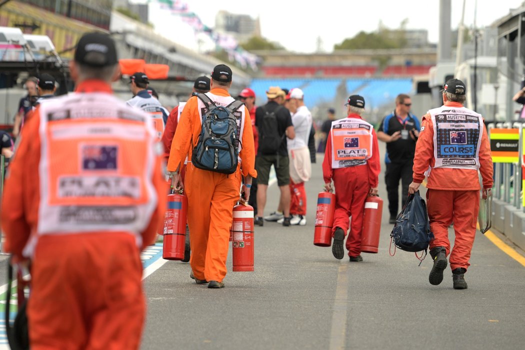 Velká cena Austrálie formule 1 se neuskuteční. Vedení mistrovství světa úvodní závod nové sezony zrušilo kvůli obavám z šíření nákazy koronaviru.