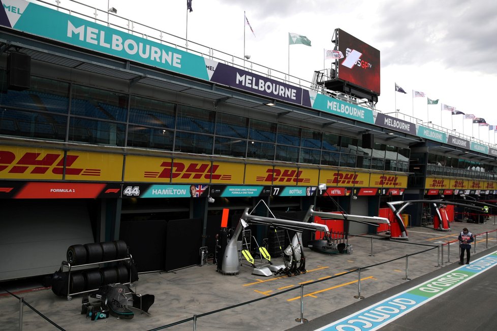 Velká cena Austrálie formule 1 se neuskuteční. Vedení mistrovství světa úvodní závod nové sezony zrušilo kvůli obavám z šíření nákazy koronaviru.