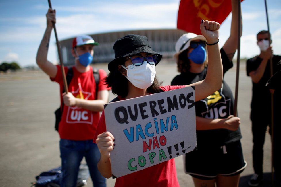 Brazilci protestují proti pořádání turnaje ve fotbalu  Copa America, výhrady mají převážně kvůli stále trvající pandemii koronaviru