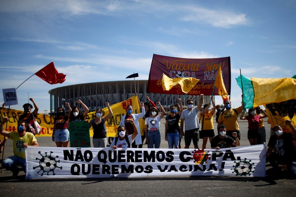 Brazilci protestují proti pořádání turnaje ve fotbalu  Copa America, výhrady mají převážně kvůli stále trvající pandemii koronaviru