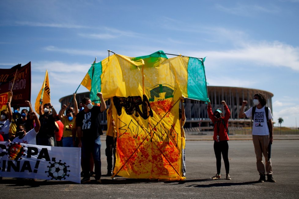 Brazilci protestují proti pořádání turnaje ve fotbalu  Copa America, výhrady mají převážně kvůli stále trvající pandemii koronaviru