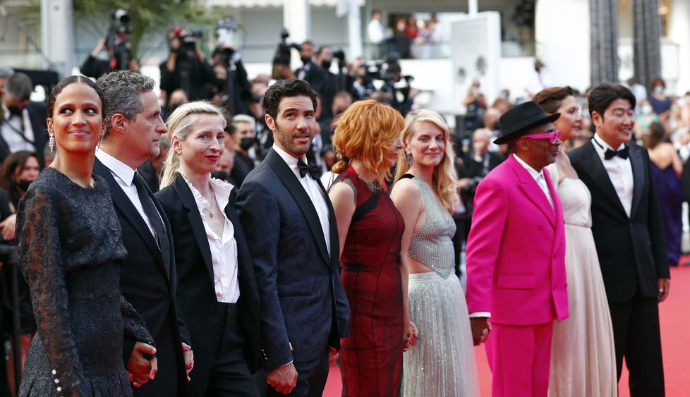 Ve francouzském Cannes odstartoval 74. ročník mezinárodního filmového festivalu, (6.07.2021).