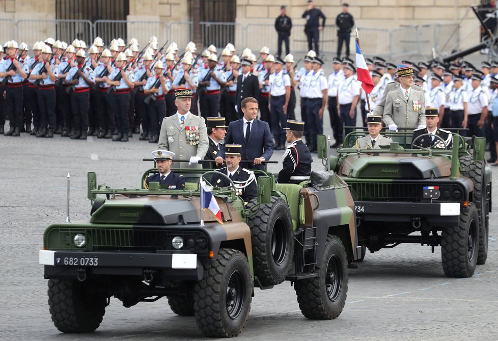 Prezident Emmanuel Macron s manželkou Brigitte během oslav Dne Bastily, (14.07.2020).