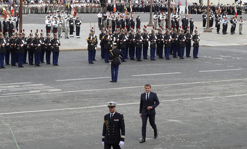 Prezident Emmanuel Macron s manželkou Brigitte během oslav Dne Bastily (14.07.2020)