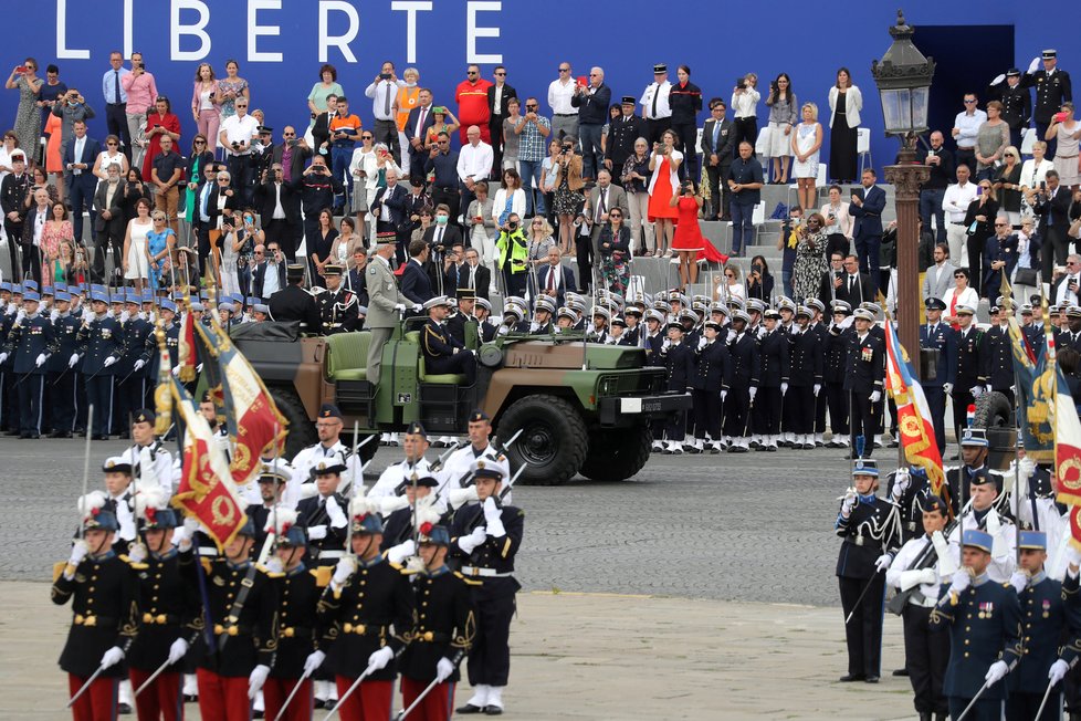 Prezident Emmanuel Macron s manželkou Brigitte během oslav Dne Bastily, (14.07.2020).