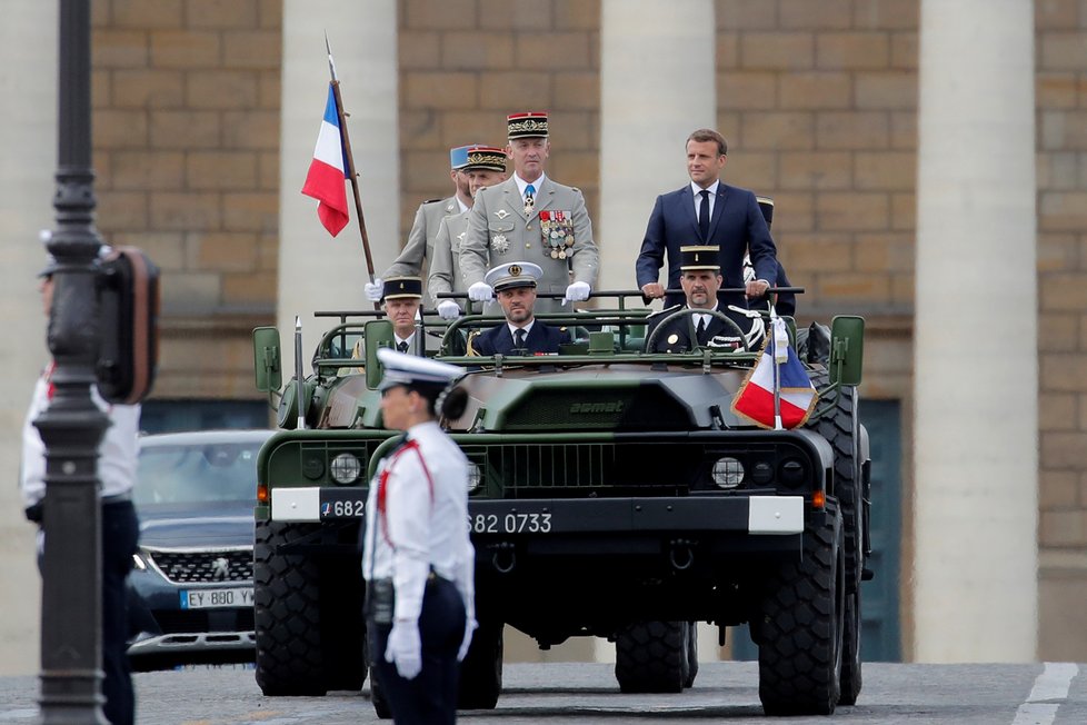 Prezident Emmanuel Macron s manželkou Brigitte během oslav Dne Bastily, (14.07.2020).