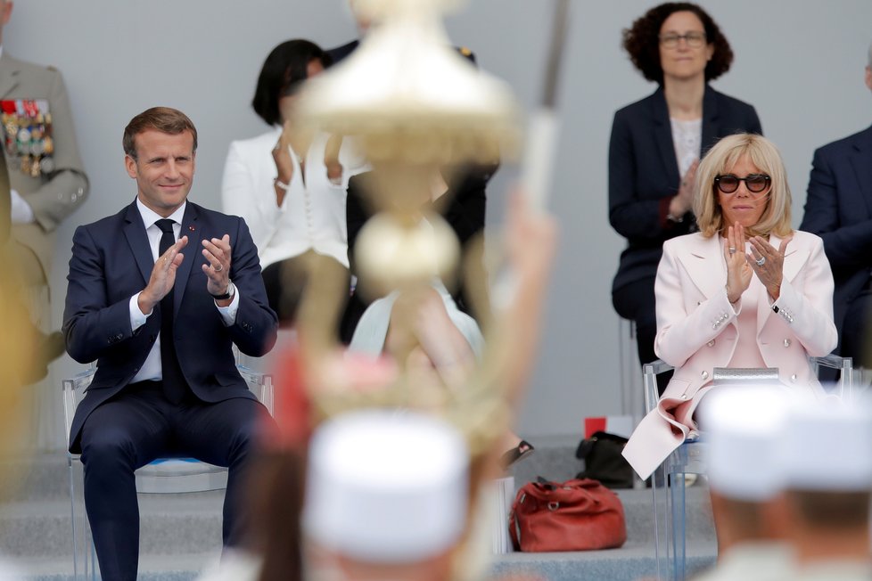 Prezident Emmanuel Macron s manželkou Brigitte během oslav Dne Bastily (14. 07. 2020)