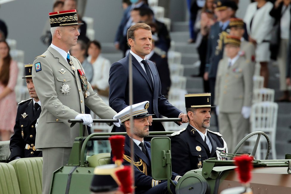 Prezident Emmanuel Macron s manželkou Brigitte během oslav Dne Bastily (14.07.2020)