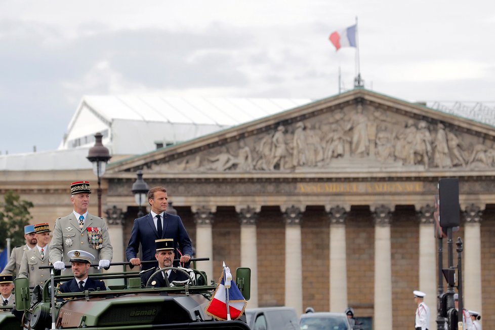 Prezident Emmanuel Macron s manželkou Brigitte během oslav Dne Bastily, (14.07.2020).