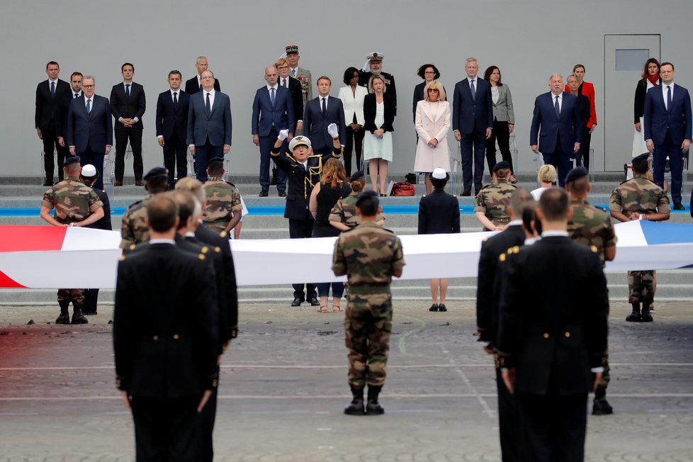 Prezident Emmanuel Macron s manželkou Brigitte během oslav Dne Bastily, (14.07.2020).