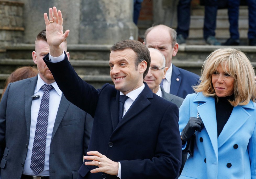 Francouzský prezident Emmanuel Macron s manželkou Brigitte