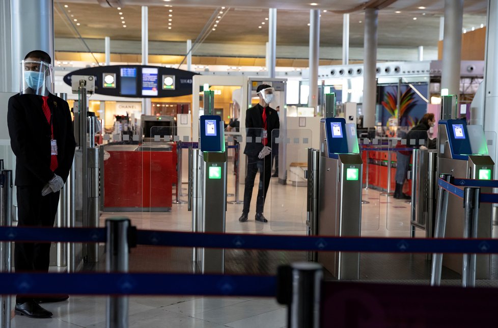 Francouzská letiště obnovila provoz, platí zde přísná hygienická opatření, (15.05.2020).