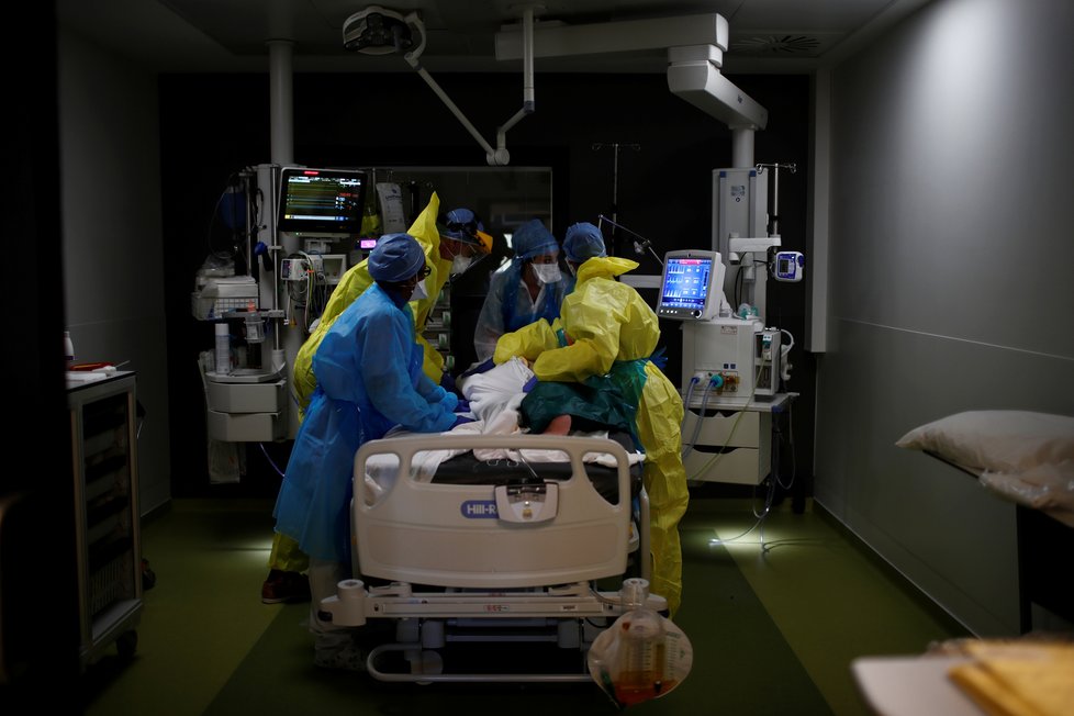 Francouzští lékaři dál bojují s koronavirem, (22.04.2020).