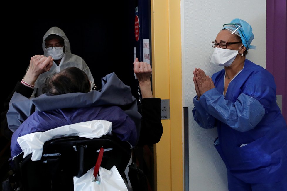 Francouzští zdravotníci dál bojují s koronavirem, (23.04.2020).