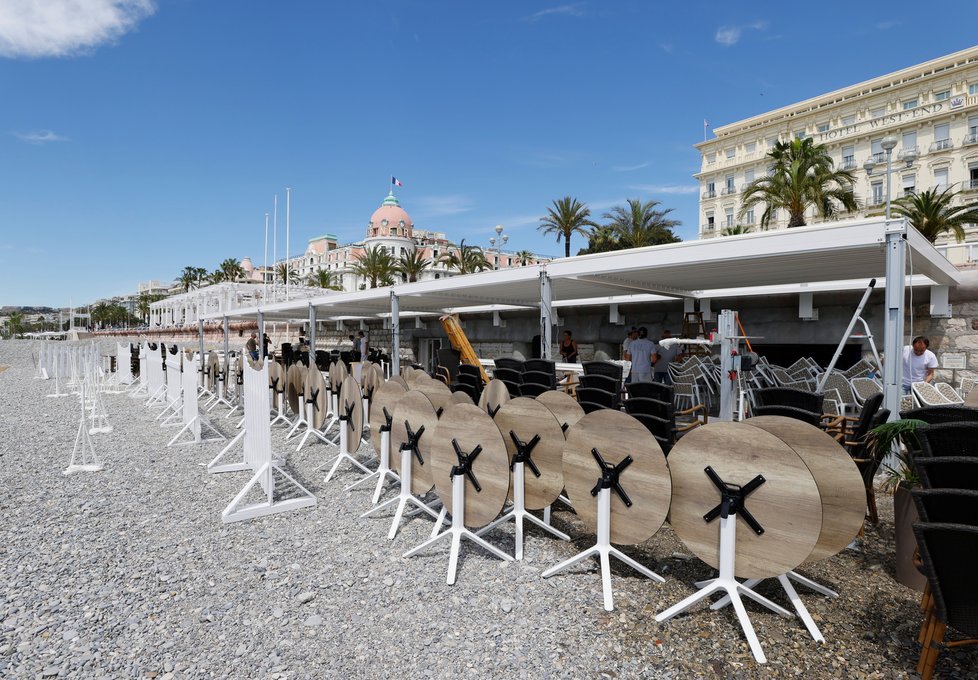 Koronavirus ve Francii: Pláže, bary, restaurace v Nice se chystají na znovu otevření, (17.05.2021).
