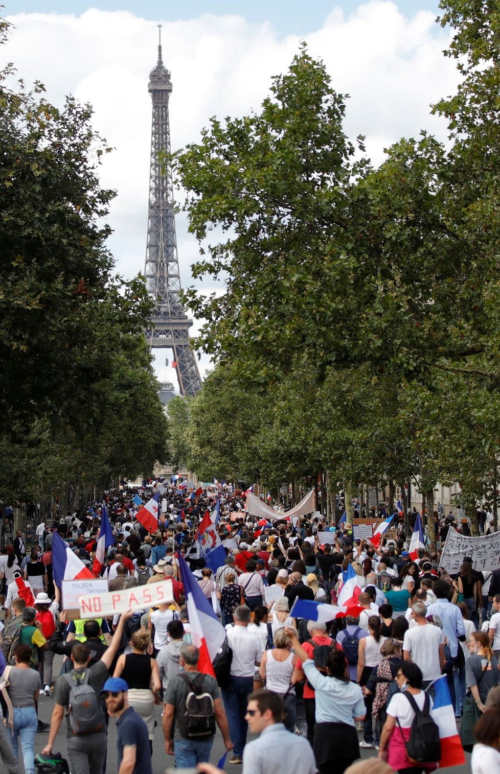 Koronavirus ve Francii: Protesty proti covidovým pasům, (31.07.2021).