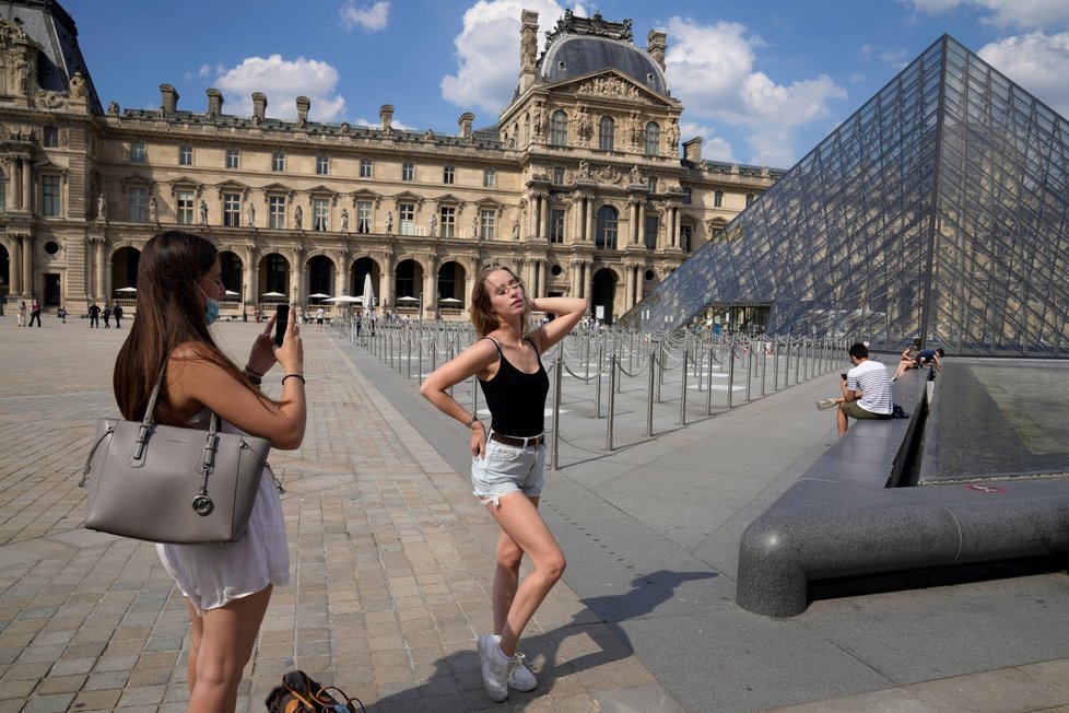 Francie se otevřela turistům (9. 6. 2021)