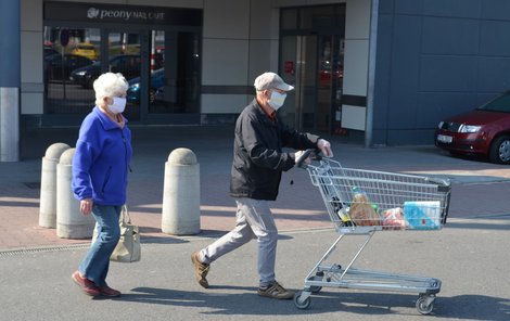 Lidé v Havířově na nákupu