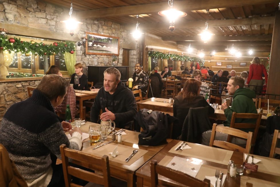 Restaurace a hospody v Česku těsně před dalším zavřením (17. 12. 2020)