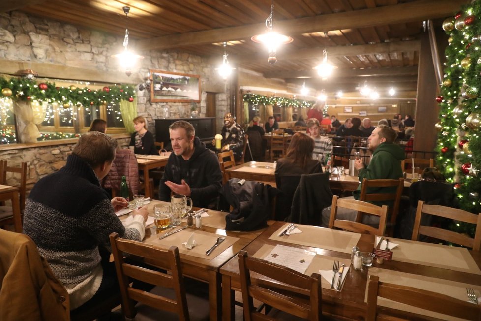 Restaurace a hospody v Česku těsně před dalším zavřením (17. 12. 2020)