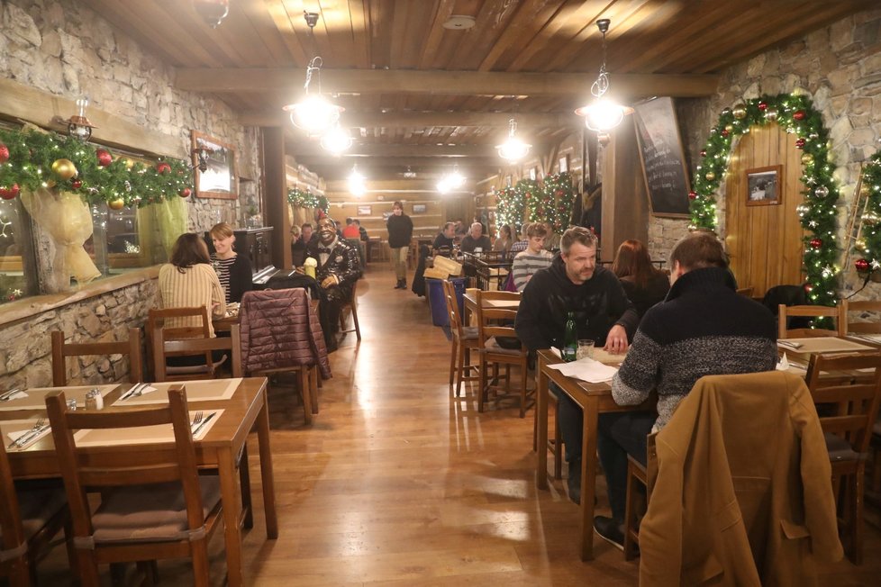 Restaurace a hospody v Česku těsně před dalším zavřením (17. 12. 2020)