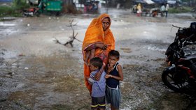 Koronavirus v Indii: Očkování obyvatel po povodních