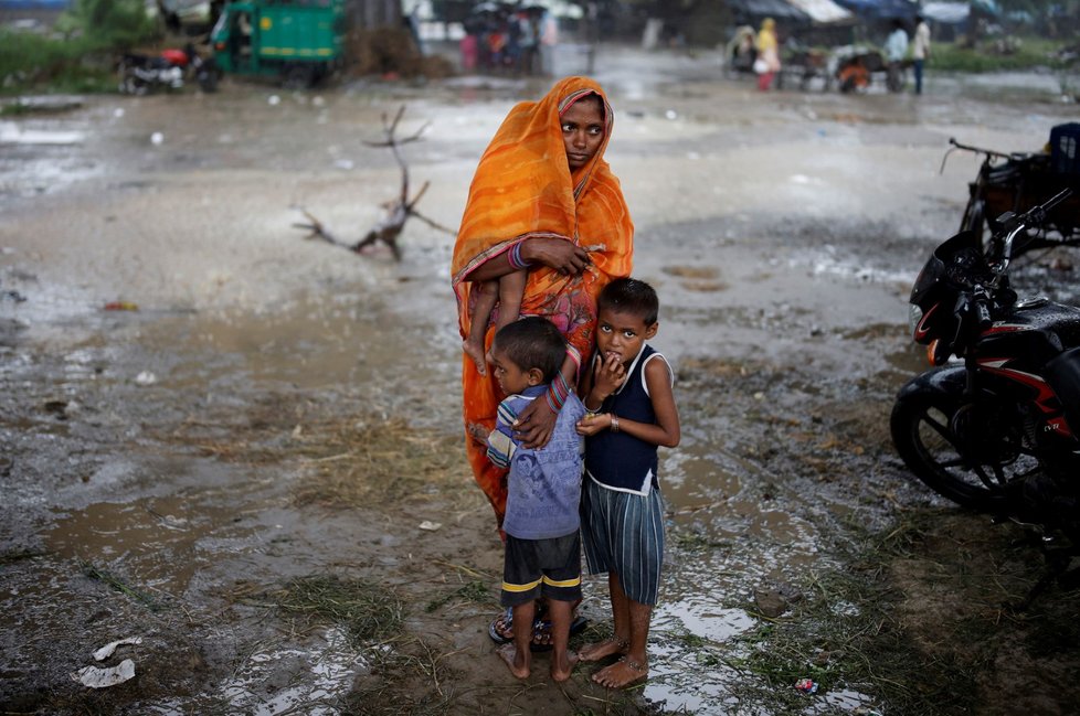 Koronavirus v Indii: Očkování obyvatel po povodních