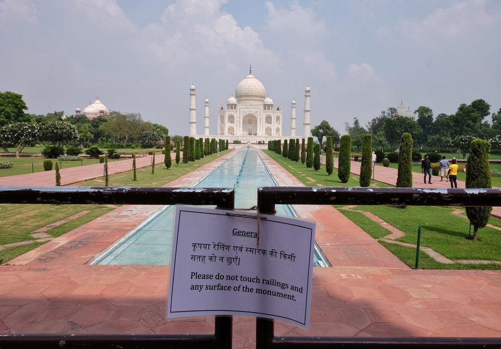 Koronavirus v Indii: Tádž Mahal byl po dlouhé době znovu otevřen pro návštěvníky.