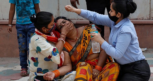 Zvěrstva v Indii: Dívku vylákali na vakcínu proti covidu a pak ji skupinově znásilnili