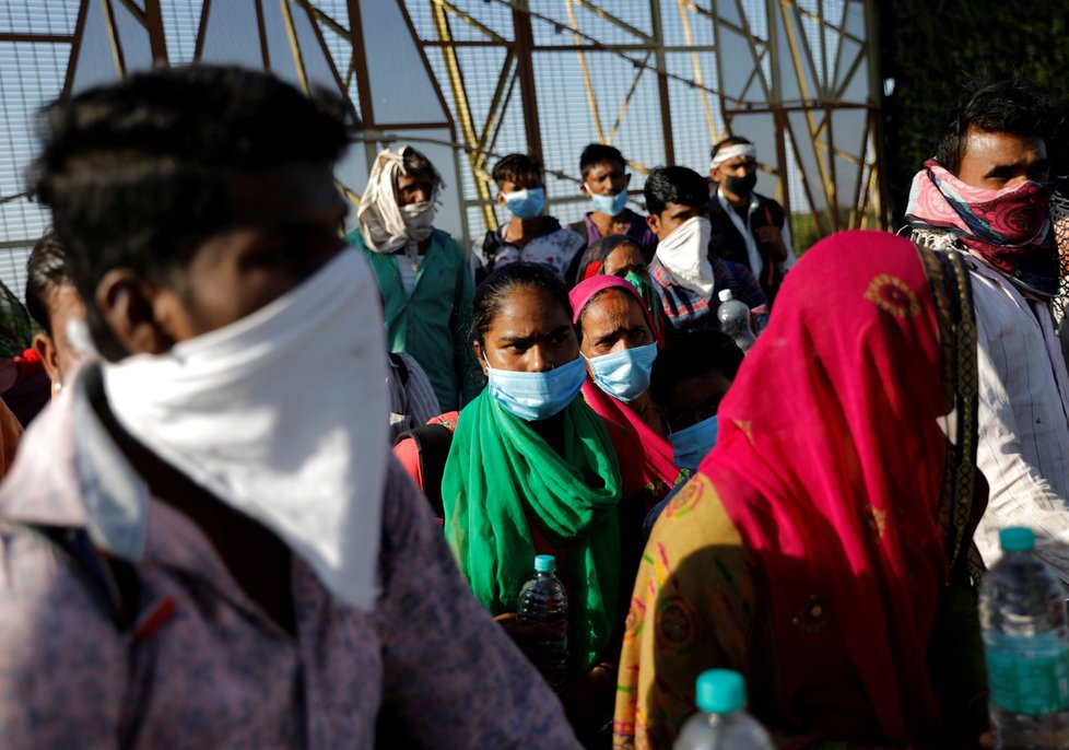 V Indii má pandemie koronaviru největší dopad na ty nejchudší.