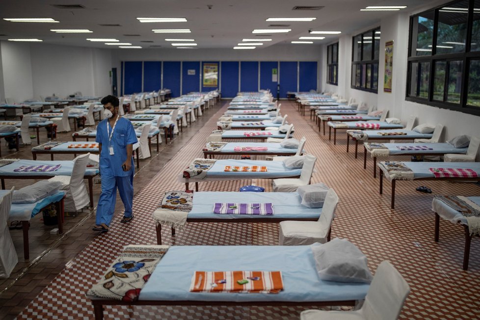 Obří nemocnice pro nakažené koronavirem v Indii