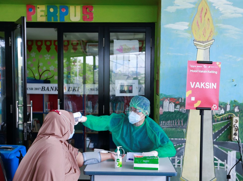 Koronavius v Indonésii: Masové očkování v Jakartě.