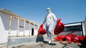Koronavirus: Likvidace bioodpadu z nemocnice v Iráku