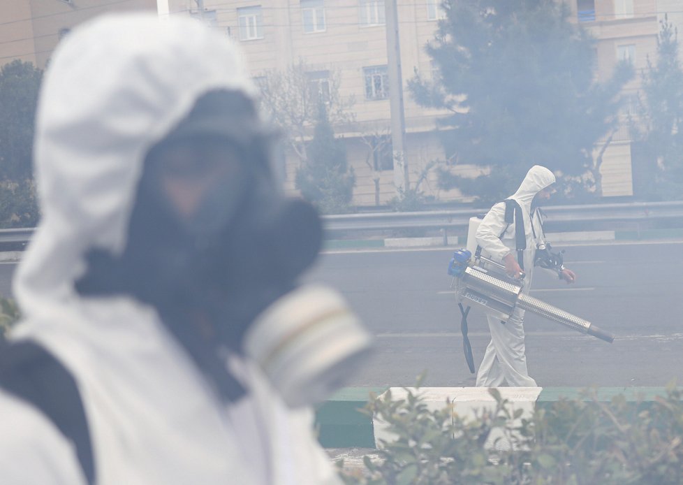 Koronavirus v Íránu: Íránci sází na důkladnou dezinfekci. (22.03.2020)