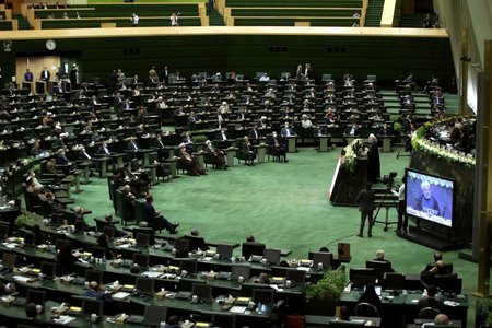 V Íránu se navzdory pandemii covidu-19 uskutečnila ustavující schůze nově zvoleného parlamentu (27. 5. 2020).