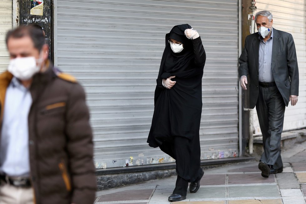 V Íránu se občané bez roušky na ulici nevydají