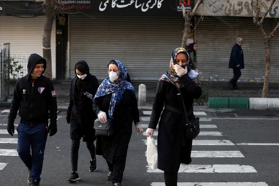 Íránští občané se bez roušky do ulic nevydají