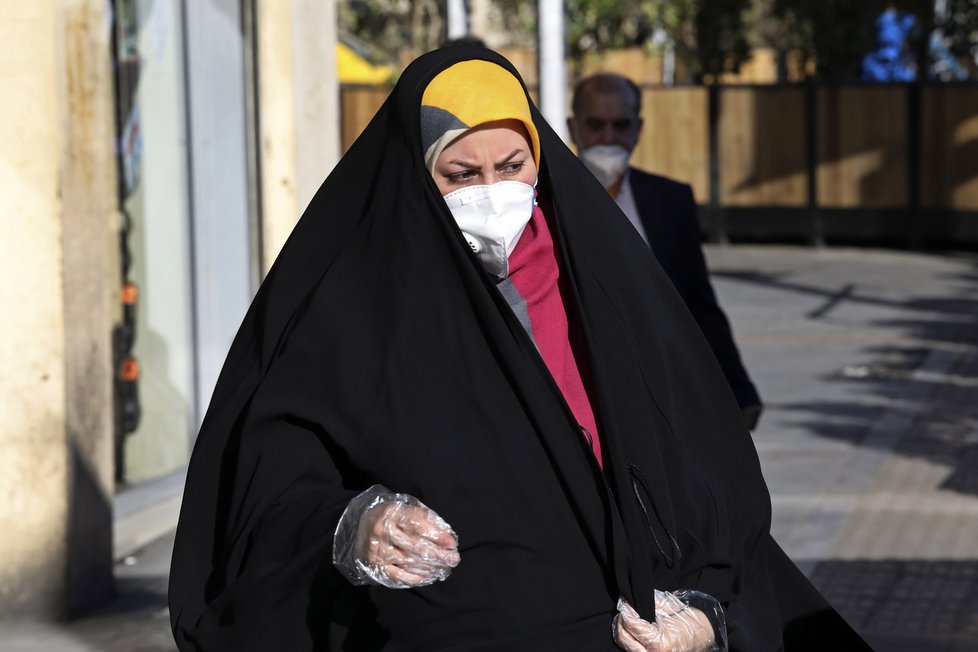 Nemoci COVID-19 v Íránu podle zdrojů v íránském zdravotnictví podlehlo nejméně 210 lidí. Oficiálně íránské úřady v pondělí 2.3. uvedly, že mrtvých je 66.