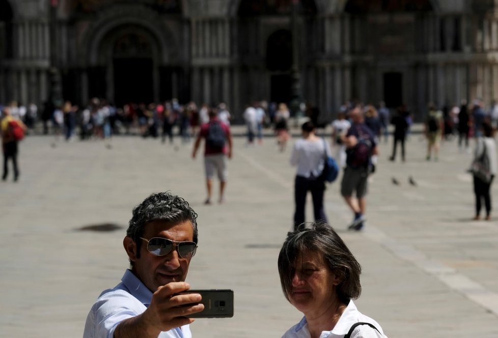 Do italských Benátek se pomalu vrací turisté.