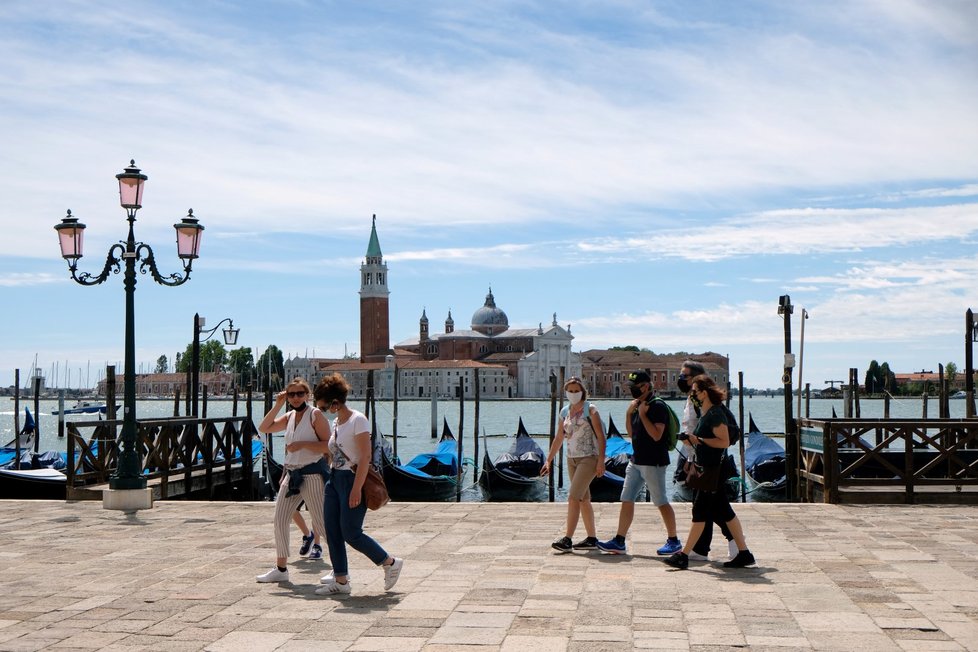 Do italských Benátek se pomalu vrací turisté.