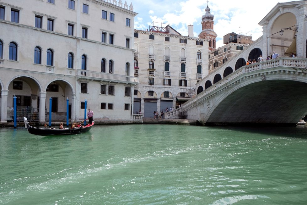 Do italských Benátek se pomalu vrací turisté.