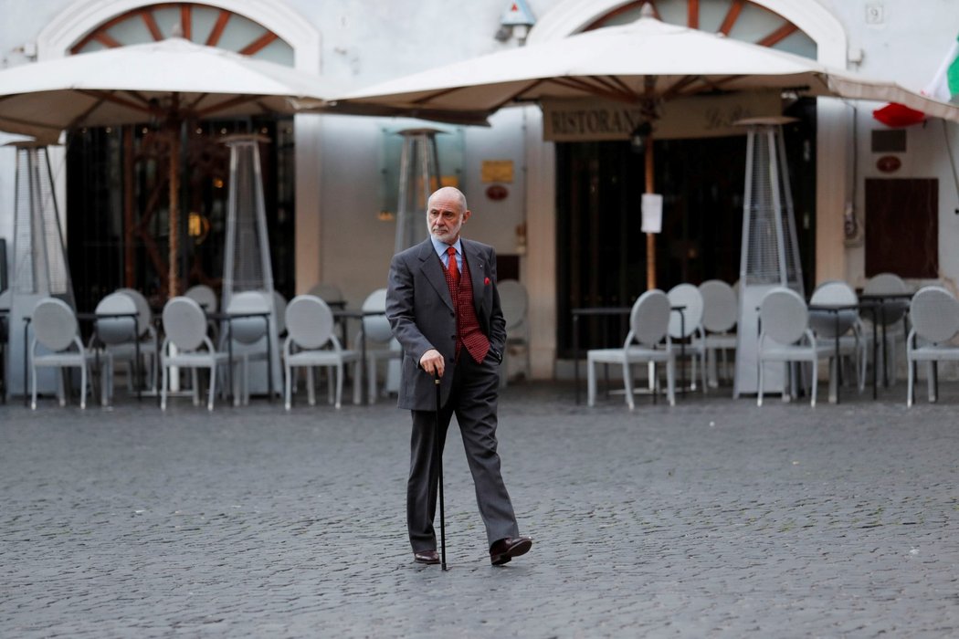 Itálie zpřísňuje opatření kvůli šíření koronaviru. Zavřené budou všechny obchody kromě těch s potravinami a lékáren. Dočasně se uzavřou i všechny bary, restaurace a kadeřnictví.