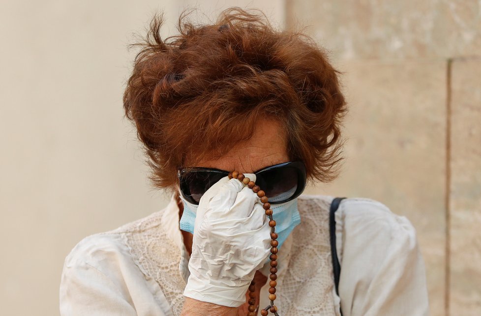 V Itálii po dlouhé karanténě obnovili mše, pro farníky platí přísná hygienická opatření, (15.05.2020).