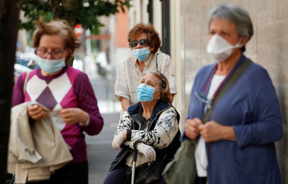 V Itálii po dlouhé karanténě obnovili mše, pro farníky platí přísná hygienická opatření, (15.05.2020).