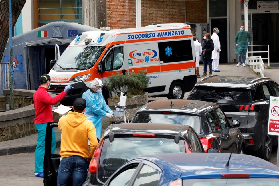 Nemocnice v Neapoli a okolí jsou přetížené