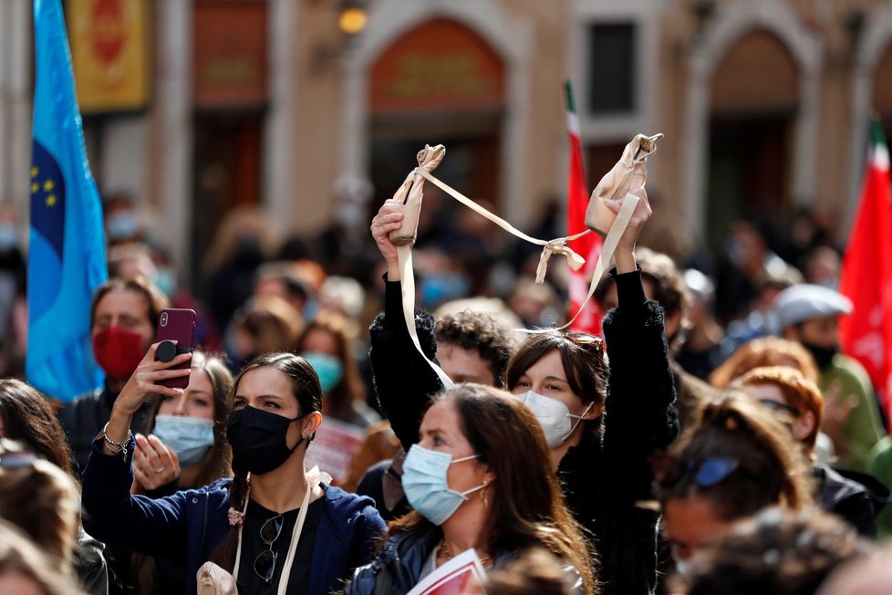 Koronavirus v Itálii: Umělci protestovali proti opatřením.