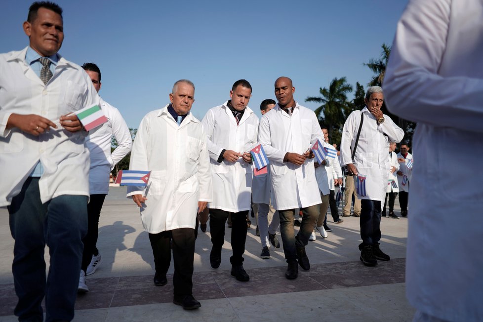 Koronavirus v Itálii, kubánští lékaři vyrazili na pomoc svým italským kolegům. (22.03.2020)
