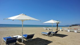 Italové se pečlivě připravují na letní sezónu, na pláží se budou dodržovat rozestupy.